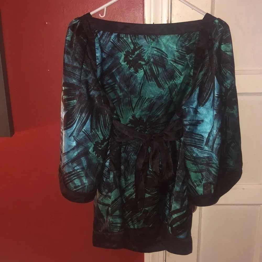 Apostrophe Green and Black Tropical Palm Print Top Large - Picture 12 of 13